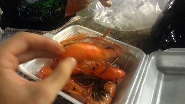 Креветки на рынке Джомтьен в Паттайе смотреть онлайн