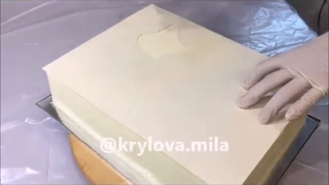Рисунок на торте шоколадным велюром