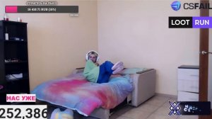 ДАША КОРЕЙКА ОРЁТ КАК СКРИМЕР КИДАЕТСЯ БУТЫЛКОЙ