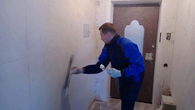 Шпаклевка стен под обои своими руками!!! Все просто и понятно. смотреть онлайн