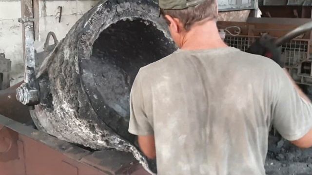 Литейный цех. Ковш разливочный 1 т. смотреть онлайн
