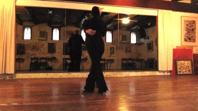 yira,yira A classic tango. Practice at Ocho de Mayo смотреть онлайн