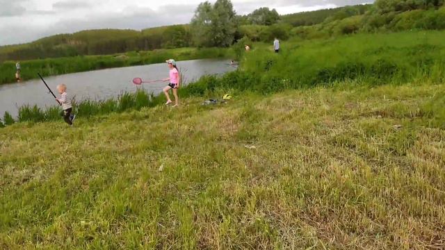 Мими на рыбалке, частный пруд))))))) смотреть онлайн