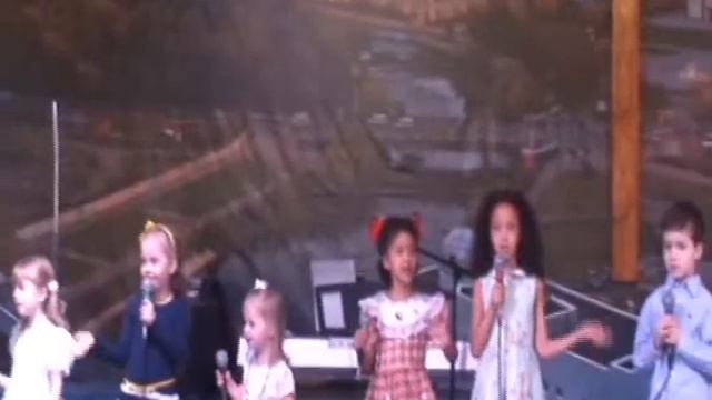 Выступление детей в праздник Пасхи в Ивановском христианском центре. смотреть онлайн