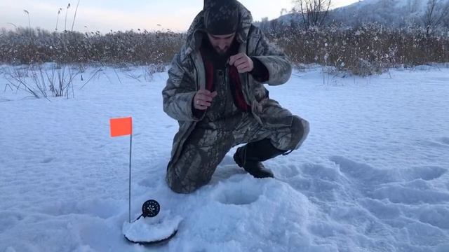 Эфир с рыбалки! Ловим окуня) палатка, печка! смотреть онлайн