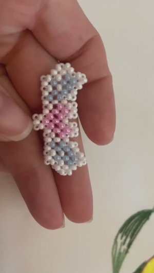 Сердечко с крылышками из бисера Фигурка в технике крестик