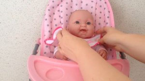 ❀ Видео с куклой Пупсик Играем в дочки матери Игрушки для Девочек Готовим Завтрак  Baby Doll Food