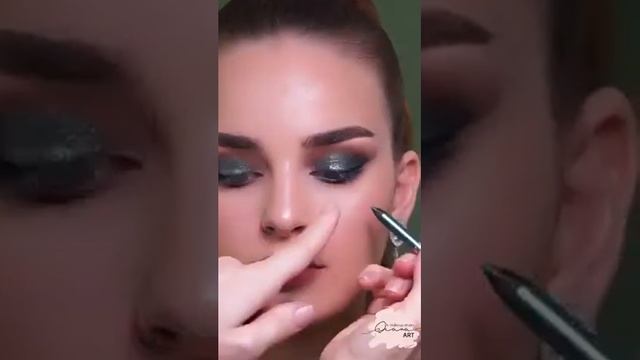 Безумно красивый макияж с зелеными тенями