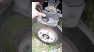 Ниссан Кашкай, замена передних колодок