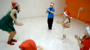 Новогодний детский танец "Маленькой ёлочке холодно зимой"