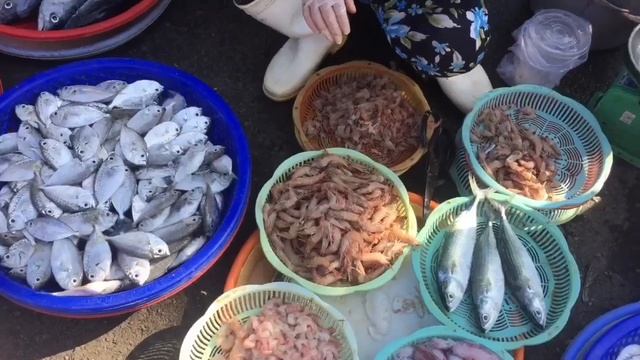 Рынок вьетнамский, богомол морской, жарю губастую рыбу , манго австралийский смотреть онлайн