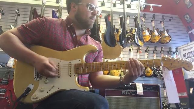 Fender Custom Shop 1957 Relic Stratocaster, HLE Gold смотреть онлайн