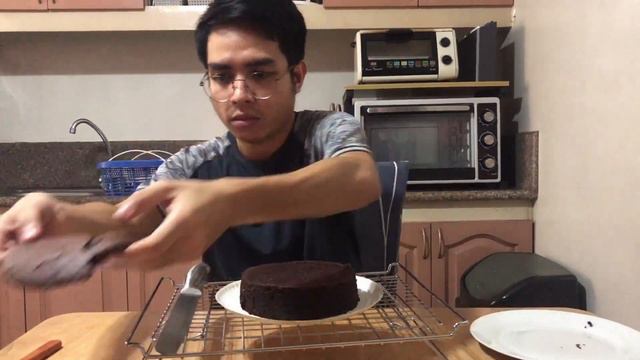 HOW TO BAKE MOIST CHOCOLATE CAKE
