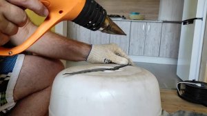 автомобильный локер для  ремонта пластиковой бочки.