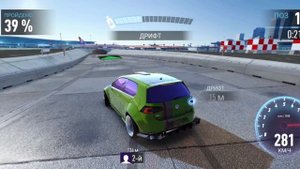 Volkswagen Golf GTI гонка по взлетной полосе аэропорта