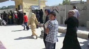 Жители Алеппо начали покидать город по гуманитарным коридорам