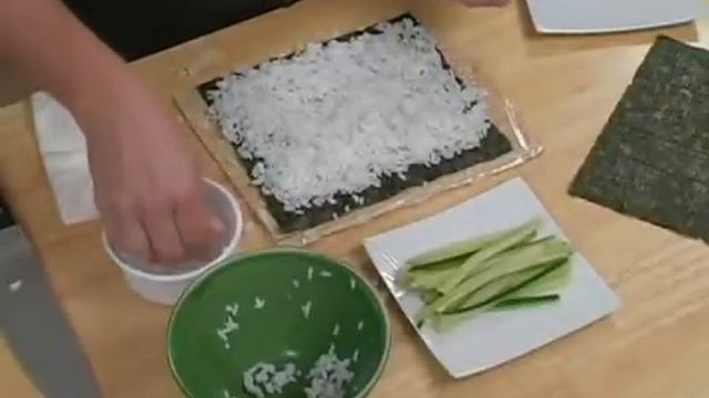 Cooking Tips : How to Roll Sushi смотреть онлайн