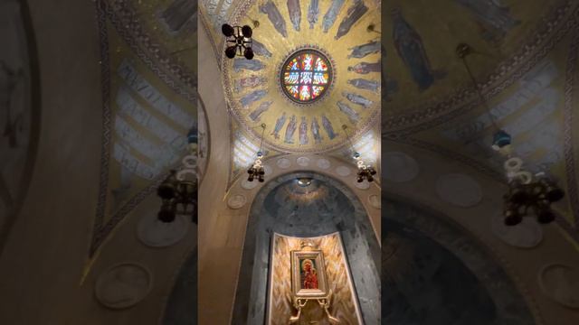 National shrine of Immaculate Conception visited by pope John Paul II смотреть онлайн