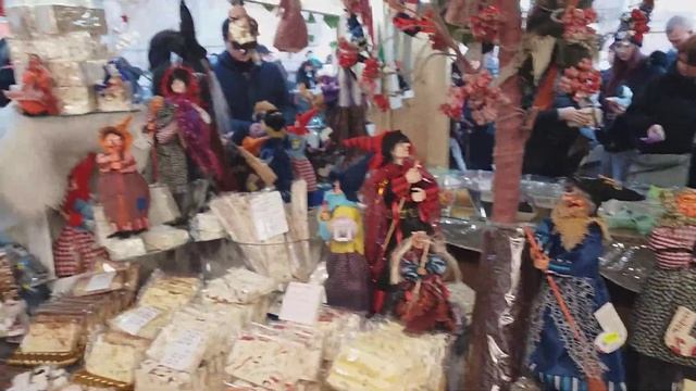 Рыночки Рождества на площади Дуомо в Милане, Италия, Ломбардия