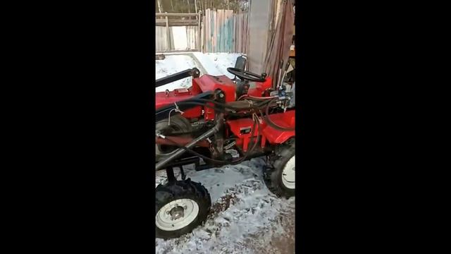 Минитрактор Русич Т-12 работа фронтального погрузчика ,своими руками смотреть онлайн