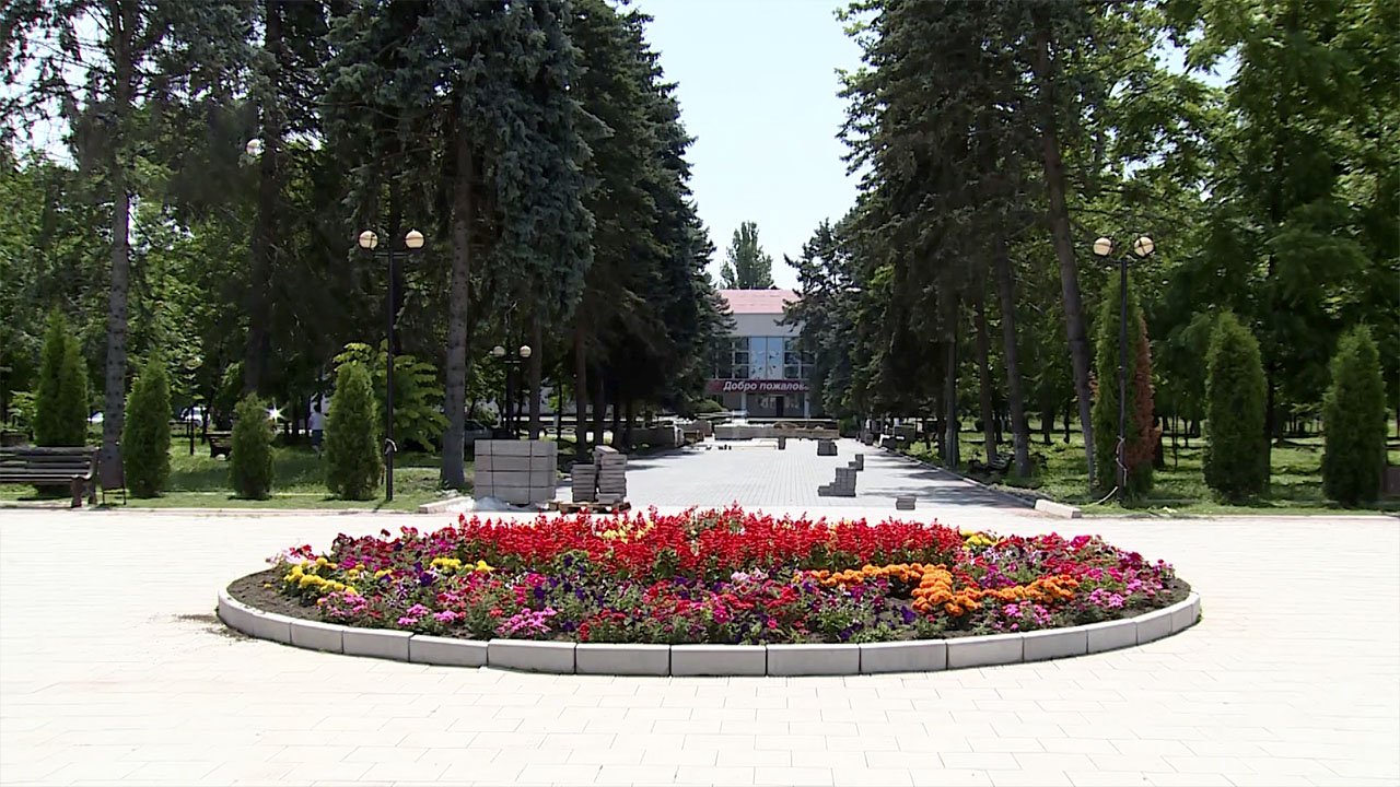 Заречное КБР. Памятник 115 кавдивизии в Нальчике. Памятники в городе Терек КБР.