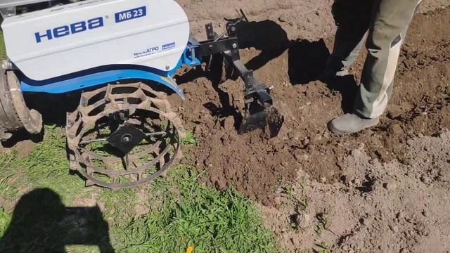 Нарезка борозд мотоблоком "НЕВА" МБ23-МультиАГРО YAMAHA (MX250) PRO смотреть онлайн