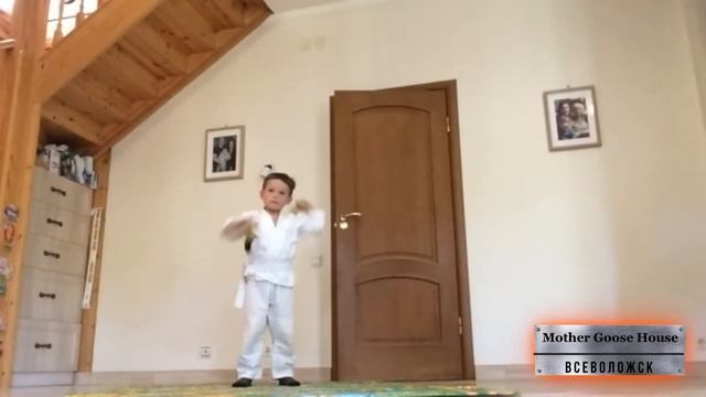 Спортивный класс детского развивающего центра Mother Goose House смотреть онлайн