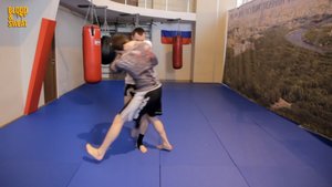 Муай тай. Работа в клинче - скрутка