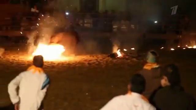Фестиваль быков с пылающими рогами