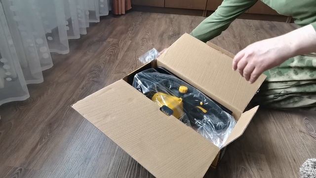 Распаковка — Электропила цепная Huter ELS-2.7P смотреть онлайн