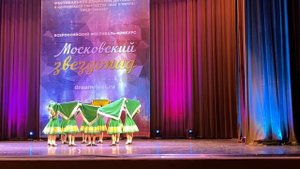 "Русский танец с платками". Ансамбль народного танца "Короленок"