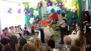 Танец с СЕРДЦАМИ для родителей. выпускной в детском саду 2013