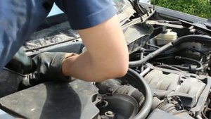 Mercedes W210, затопило салон, разбираю водный канал
