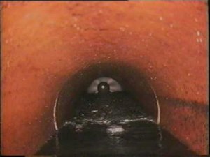 Очистка заиленной трубы водоструйным аппаратом высокого давления