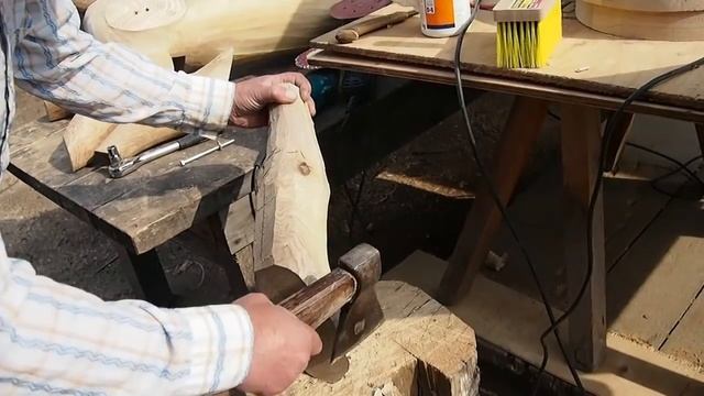 Резьба по дереву. Барные стулья из ствола сухого дерева.