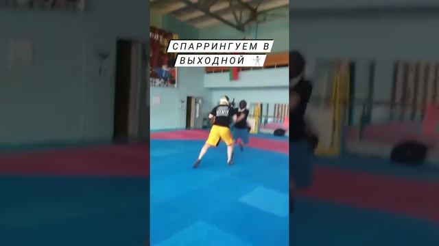 Ножевой бой. Спарринг с 2 ножами - Knife Fighting with 2 Knives. Free Sparring Session