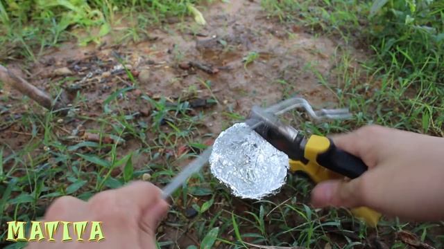 Сварить яйцо с помощью алюминиевой фольги - выживание жизнь хак смотреть онлайн