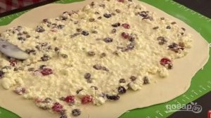 Булочки из слоеного теста с творогом и изюмом