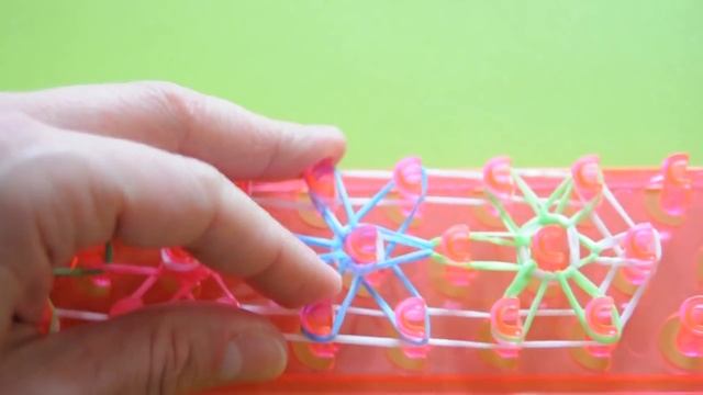 ❤Браслет из резинок. Звёзды. Как сплести браслетик из резиночек в видеоуроке №51❤ смотреть онлайн