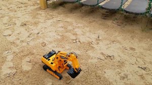 Очень реалистичный гусеничный экскаватор на Р/У. Распаковка. Real excavator on r/c.