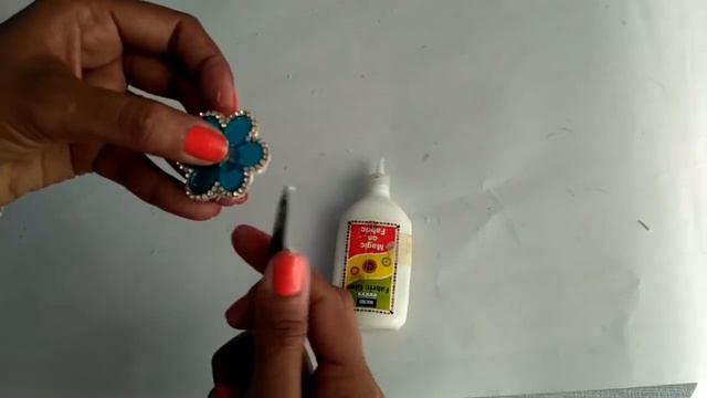 Hair Brooch смотреть онлайн