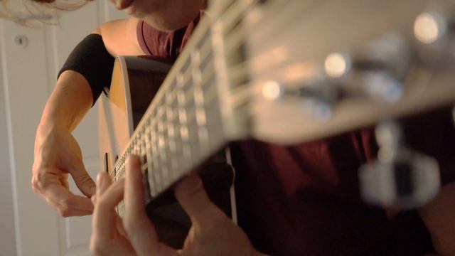 MAMMA MIA - ABBA - 12 strings guitar смотреть онлайн