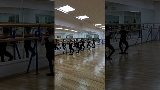 Открытый урок хореографии в младшей группе смотреть онлайн