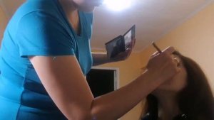 Сестричка делает мне МАКИЯЖ! // my sister does my make up! / VLOGMAS day 3.