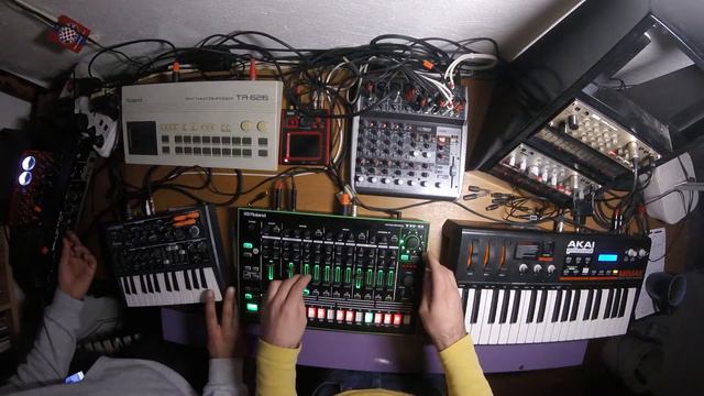 Analog Techno live Jam | Roland TR-8, Korg Volca Bass, Arturia MicroBrute (Part 2) смотреть онлайн