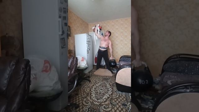 Жим-Рыскун с гирями 102кг. и 40кг. на обе руки смотреть онлайн