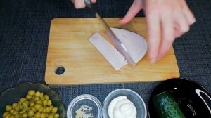 САЛАТЫ С КОНСЕРВИРОВАННЫМ ГОРОШКОМ