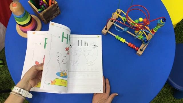 Пособие для детей Alphabet Book от языковых центров Полиглотики