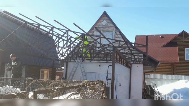 Навес двухскатный из профлиста.