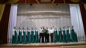 Народный хор "Русская песня". Песня "Победители едут домой".